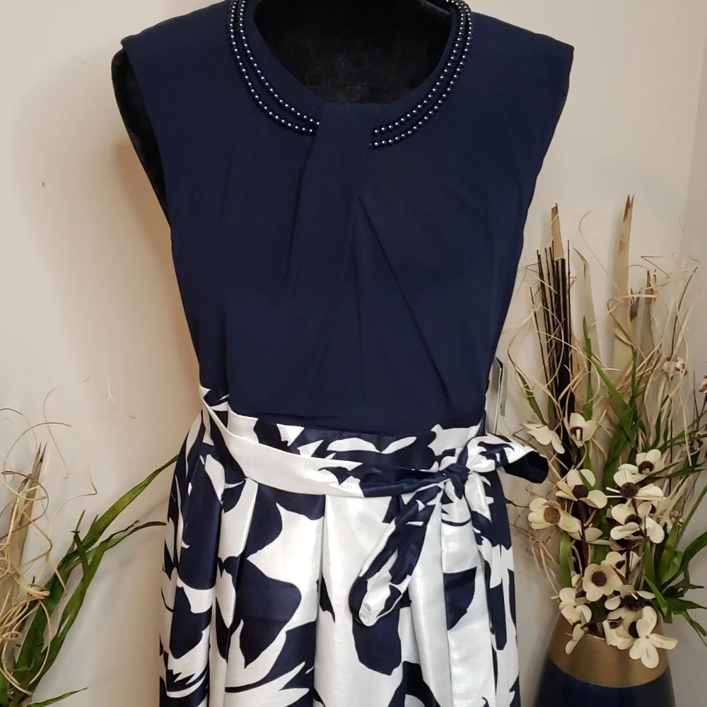 High-low navy blue and white dress, with two strands of navy blue pearls. - Picture 3 of 9